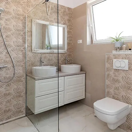 Holiday home 4 Bedroom Awesome In