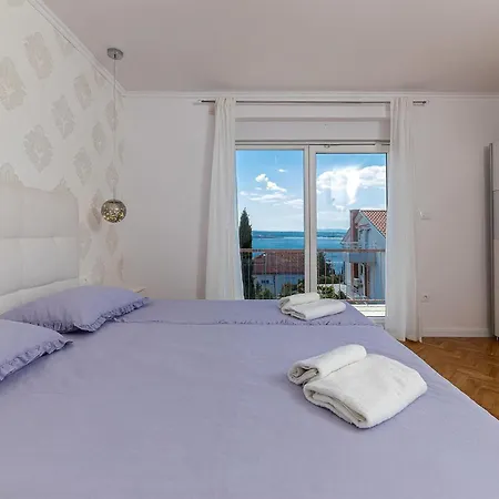 Holiday home 4 Bedroom Awesome In