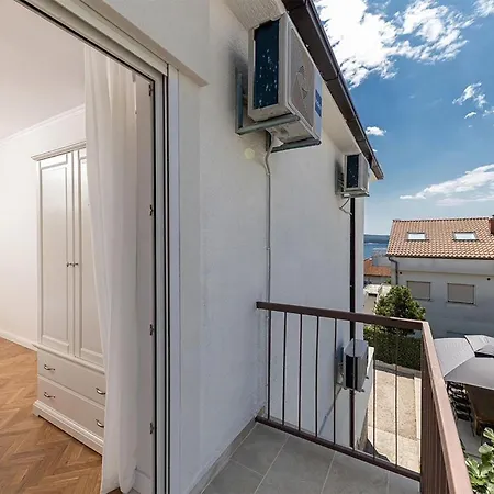 Holiday home 4 Bedroom Awesome In