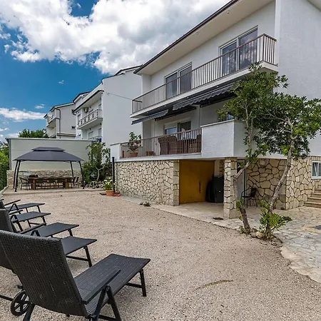 Holiday home 4 Bedroom Awesome In *